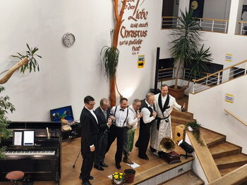 Auftritt des Sextetts "MuT" in der Hoffmannschule Wilhelmsdorf.